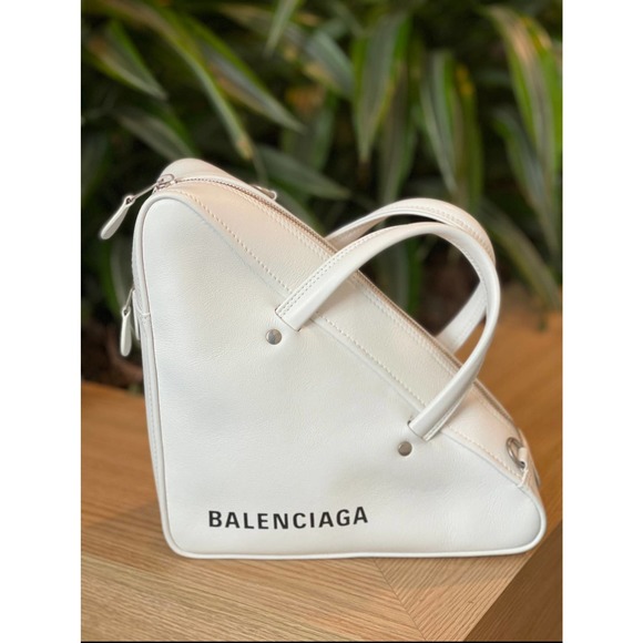 Balenciaga Handbags - 💛SOLD🖤 Balenciaga Triangle Duffle Leather Shoulder Bag S